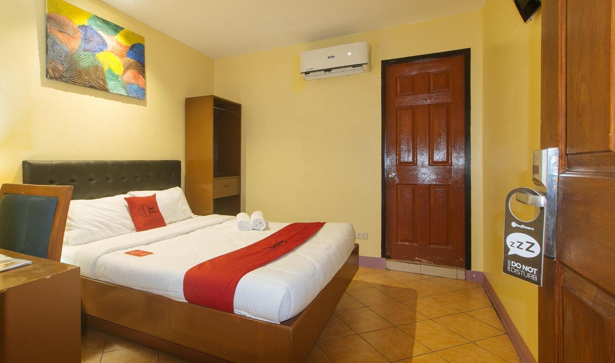 Reddoorz At Comfy Inn Ermita Manila Eksteriør bilde