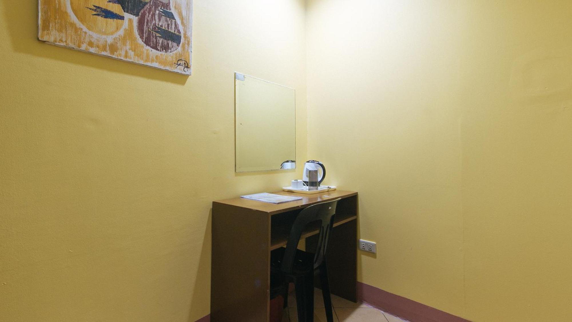 Reddoorz At Comfy Inn Ermita Manila Eksteriør bilde