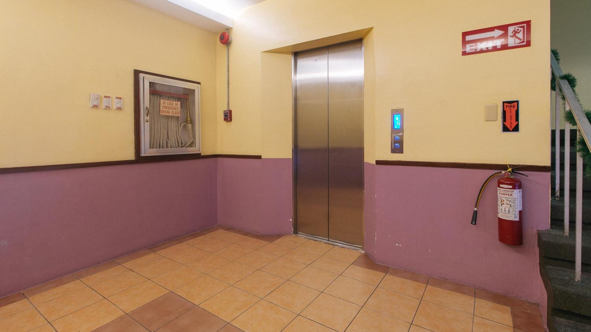 Reddoorz At Comfy Inn Ermita Manila Eksteriør bilde